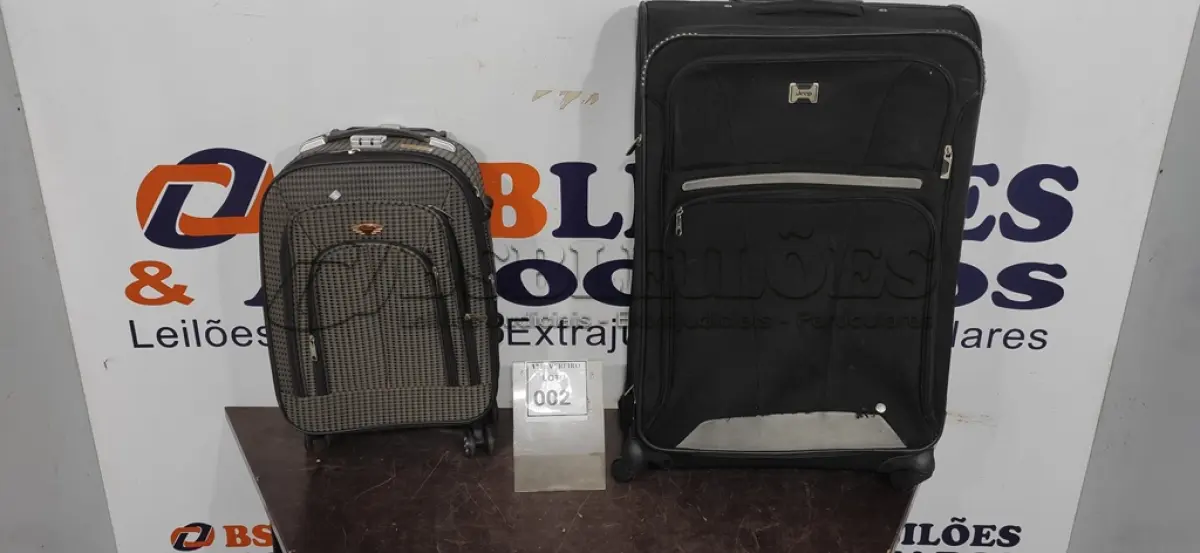 LOTE 002 - 02 MALAS SENDO 01 COM CADEADO DE SEGREDO. (NO ESTADO) ATENÇÃO! FAZER A VISITAÇÃO ANTES DE ARREMATAR, NÃO SABEMOS SE FUNCIONA, LEILÃO NÃO TEM GARANTIA E NEM DEVOLUÇÃO, SUJEITO A POSSÍVEIS AVARIAS VISÍVEIS/OCULTAS E/OU AUSÊNCIA DE COMPONENTES.