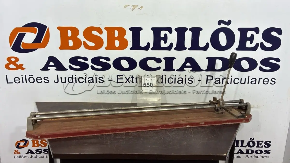 LOTE 550 - 01 RISCADOR DE PISOS. (NO ESTADO) ATENÇÃO! FAZER A VISITAÇÃO ANTES DE ARREMATAR, NÃO SABEMOS SE FUNCIONA, LEILÃO NÃO TEM GARANTIA E NEM DEVOLUÇÃO, SUJEITO A POSSÍVEIS AVARIAS VISÍVEIS/OCULTAS