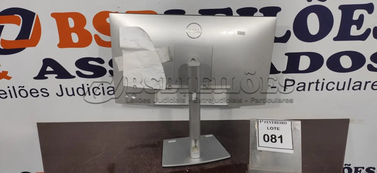 LOTE 081 - 01 MONITOR LCD MARCA DELL. (NO ESTADO) ATENÇÃO! FAZER A VISITAÇÃO ANTES DE ARREMATAR, NÃO SABEMOS SE FUNCIONA, LEILÃO NÃO TEM GARANTIA E NEM DEVOLUÇÃO, SUJEITO A POSSÍVEIS AVARIAS VISÍVEIS/OCULTAS E/OU AUSÊNCIA DE COMPONENTES.