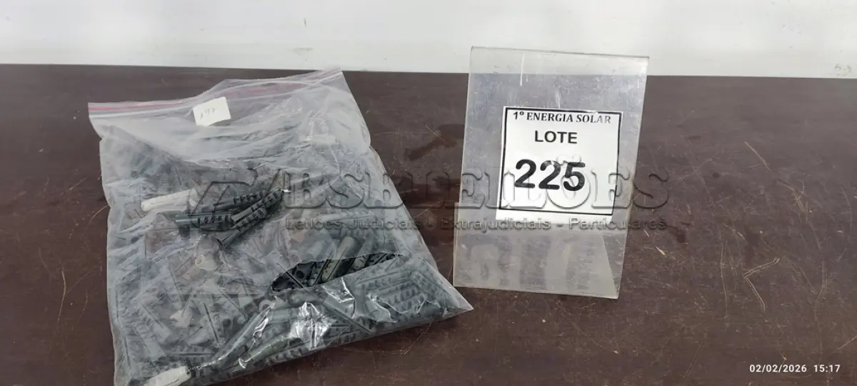 LOTE 225 - 01 SACO COM BUCHAS DE N* 10. (NO ESTADO) ATENÇÃO! FAZER A VISITAÇÃO ANTES DE ARREMATAR, NÃO SABEMOS SE FUNCIONA, LEILÃO NÃO TEM GARANTIA E NEM DEVOLUÇÃO, SUJEITO A POSSÍVEIS AVARIAS VISÍVEIS/OCULTAS E/OU AUSÊNCIA DE COMPONENTES.