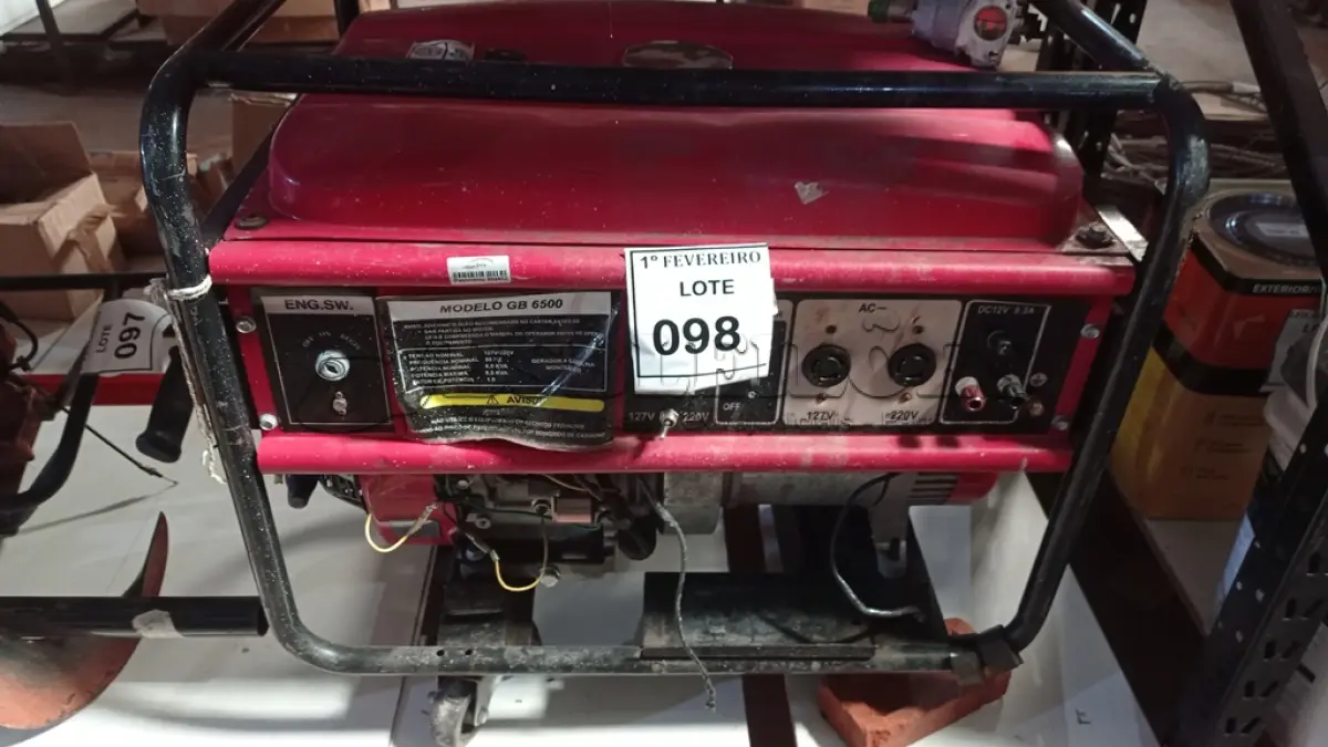 LOTE 098 - 01 GERADOR MODELO GB 6500 POTÊNCIA 6.0 KVA A GASOLINA. (NO ESTADO) ATENÇÃO! FAZER A VISITAÇÃO ANTES DE ARREMATAR, NÃO SABEMOS SE FUNCIONA, LEILÃO NÃO TEM GARANTIA E NEM DEVOLUÇÃO, SUJEITO A POSSÍVEIS AVARIAS VISÍVEIS/OCULTAS E/OU AUSÊNCIA DE COMPONENTES.