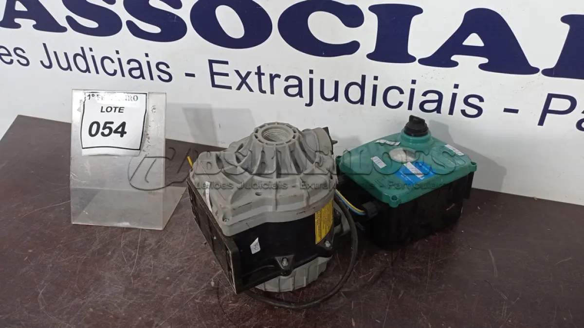 LOTE 054 - 01 BOMBA DE PRESSURIZAÇÃO 2220V MARCA SUPER SIMPLEX. (NO ESTADO) ATENÇÃO! FAZER A VISITAÇÃO ANTES DE ARREMATAR, NÃO SABEMOS SE FUNCIONA, LEILÃO NÃO TEM GARANTIA E NEM DEVOLUÇÃO, SUJEITO A POSSÍVEIS AVARIAS VISÍVEIS/OCULTAS E/OU AUSÊNCIA DE COMPONENTES.