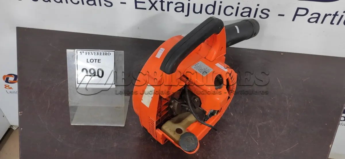 LOTE 090 - 01 SOPRADOR MODELO SV260S MOTOR 2T 26 CC. (NO ESTADO) ATENÇÃO! FAZER A VISITAÇÃO ANTES DE ARREMATAR, NÃO SABEMOS SE FUNCIONA, LEILÃO NÃO TEM GARANTIA E NEM DEVOLUÇÃO, SUJEITO A POSSÍVEIS AVARIAS VISÍVEIS/OCULTAS E/OU AUSÊNCIA DE COMPONENTES.