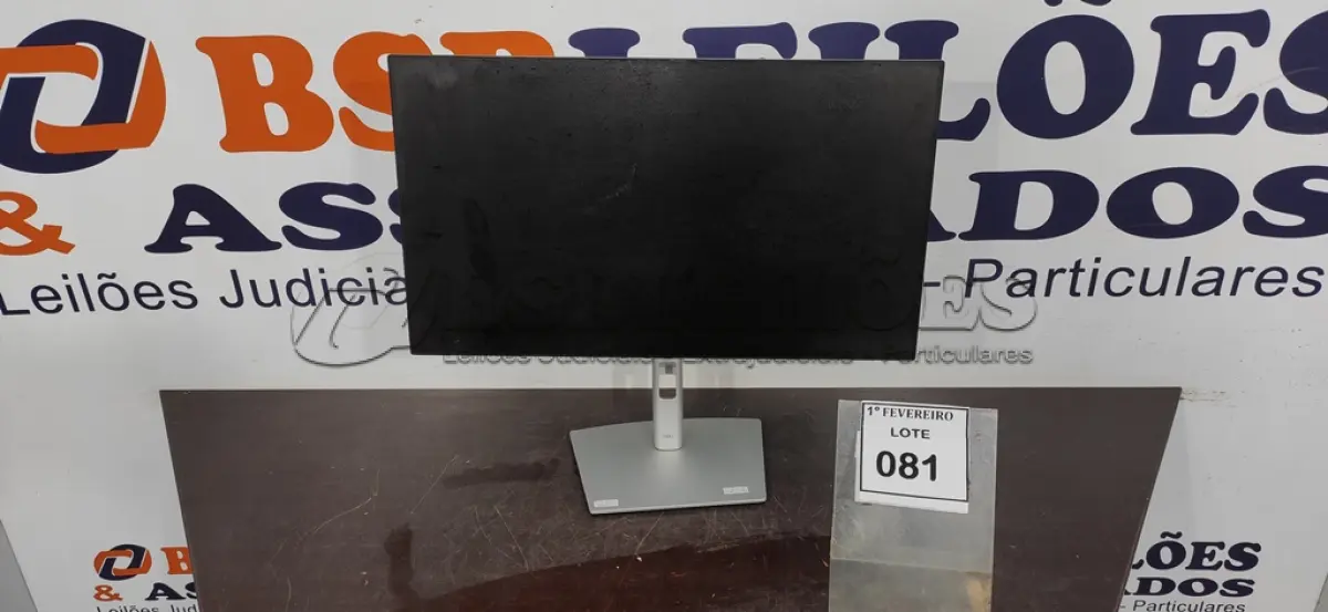 LOTE 081 - 01 MONITOR LCD MARCA DELL. (NO ESTADO) ATENÇÃO! FAZER A VISITAÇÃO ANTES DE ARREMATAR, NÃO SABEMOS SE FUNCIONA, LEILÃO NÃO TEM GARANTIA E NEM DEVOLUÇÃO, SUJEITO A POSSÍVEIS AVARIAS VISÍVEIS/OCULTAS E/OU AUSÊNCIA DE COMPONENTES.