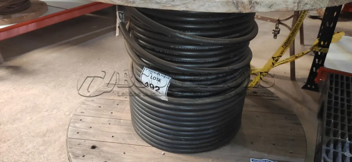 LOTE 492 - 54M DE CABO EM ALUMÍNIO ISOLADO PRETO 150MM. (NO ESTADO) ATENÇÃO! FAZER A VISITAÇÃO ANTES DE ARREMATAR, NÃO SABEMOS SE FUNCIONA, LEILÃO NÃO TEM GARANTIA E NEM DEVOLUÇÃO, SUJEITO A POSSÍVEIS AVARIAS VISÍVEIS/OCULTAS