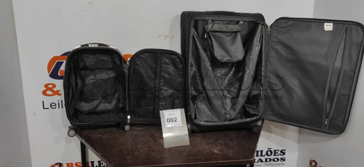 LOTE 002 - 02 MALAS SENDO 01 COM CADEADO DE SEGREDO. (NO ESTADO) ATENÇÃO! FAZER A VISITAÇÃO ANTES DE ARREMATAR, NÃO SABEMOS SE FUNCIONA, LEILÃO NÃO TEM GARANTIA E NEM DEVOLUÇÃO, SUJEITO A POSSÍVEIS AVARIAS VISÍVEIS/OCULTAS E/OU AUSÊNCIA DE COMPONENTES.