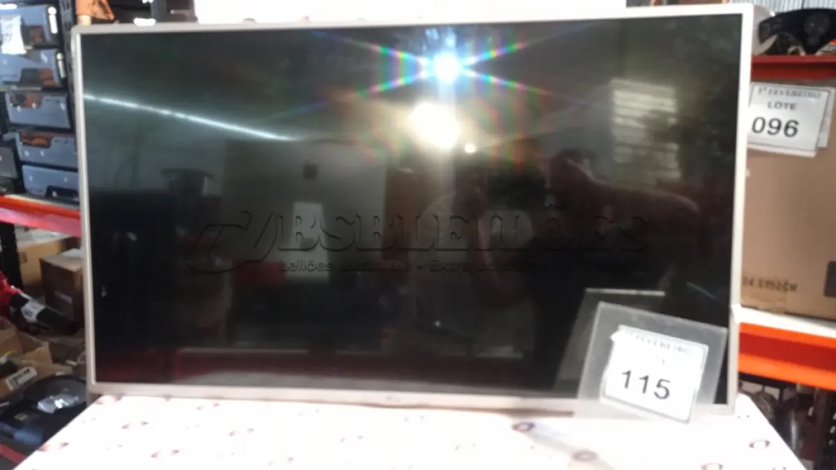 LOTE 115 - 01 TV LCD 42’’ MARCA LG E 01 TV LCD 49’’ MARCA PANASONIC. (NO ESTADO) ATENÇÃO! FAZER A VISITAÇÃO ANTES DE ARREMATAR, NÃO SABEMOS SE FUNCIONA, LEILÃO NÃO TEM GARANTIA E NEM DEVOLUÇÃO, SUJEITO A POSSÍVEIS AVARIAS VISÍVEIS/OCULTAS E/OU AUSÊNCIA DE COMPONENTES.