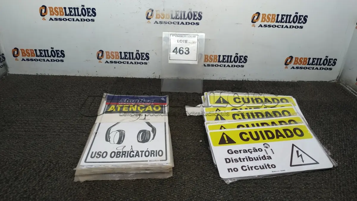 LOTE 463 - 01 LOTE COM PLACAS SINALIZADORAS. (NO ESTADO) ATENÇÃO! FAZER A VISITAÇÃO ANTES DE ARREMATAR, NÃO SABEMOS SE FUNCIONA, LEILÃO NÃO TEM GARANTIA E NEM DEVOLUÇÃO, SUJEITO A POSSÍVEIS AVARIAS VISÍVEIS/OCULTAS E/OU