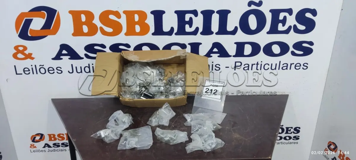 LOTE 212 - 01 CAIXA COM TERMINAL FINAL MODELO ANTIGO. (NO ESTADO) ATENÇÃO! FAZER A VISITAÇÃO ANTES DE ARREMATAR, NÃO SABEMOS SE FUNCIONA, LEILÃO NÃO TEM GARANTIA E NEM DEVOLUÇÃO, SUJEITO A POSSÍVEIS AVARIAS VISÍVEIS/OCULTAS E/OU AUSÊNCIA DE COMPONENTES.