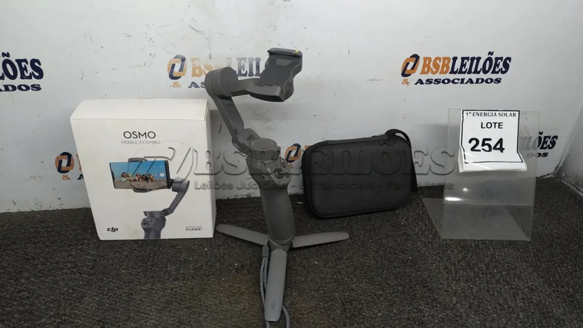 LOTE 254 - 01 GIMBAL OSMO MOBILE 3 COMBO. (NO ESTADO) ATENÇÃO! FAZER A VISITAÇÃO ANTES DE ARREMATAR, NÃO SABEMOS SE FUNCIONA, LEILÃO NÃO TEM GARANTIA E NEM DEVOLUÇÃO, SUJEITO A POSSÍVEIS AVARIAS VISÍVEIS/OCULTAS E/OU AUSÊNCIA DE COMPONENTES.