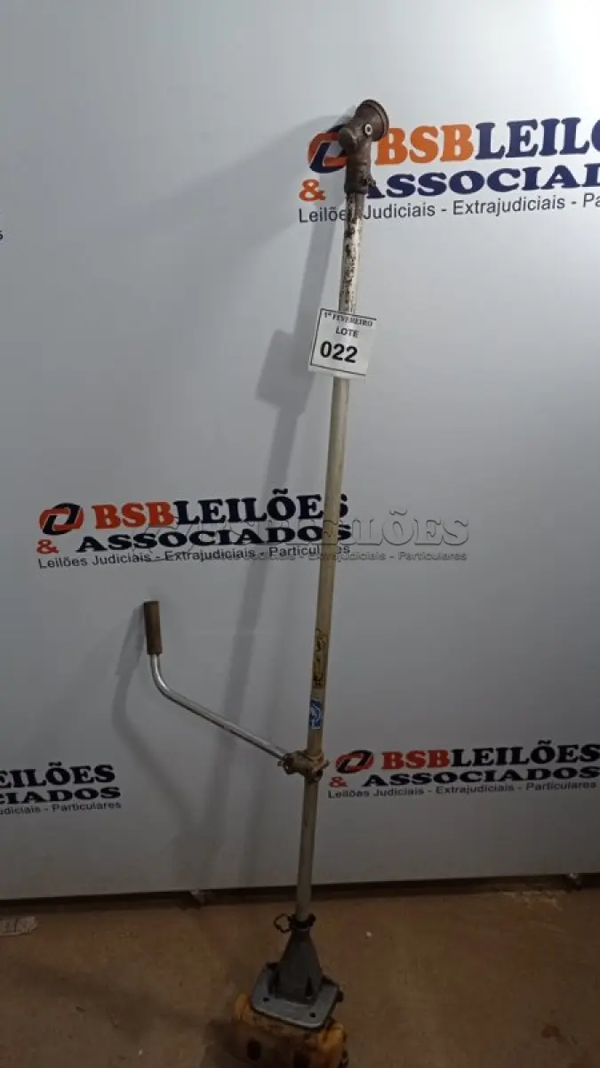 LOTE 022 - 01 ROÇADEIRA A GASOLINA INCOMPLETA. (NO ESTADO) ATENÇÃO! FAZER A VISITAÇÃO ANTES DE ARREMATAR, NÃO SABEMOS SE FUNCIONA, LEILÃO NÃO TEM GARANTIA E NEM DEVOLUÇÃO, SUJEITO A POSSÍVEIS AVARIAS VISÍVEIS/OCULTAS E/OU AUSÊNCIA DE COMPONENTES.