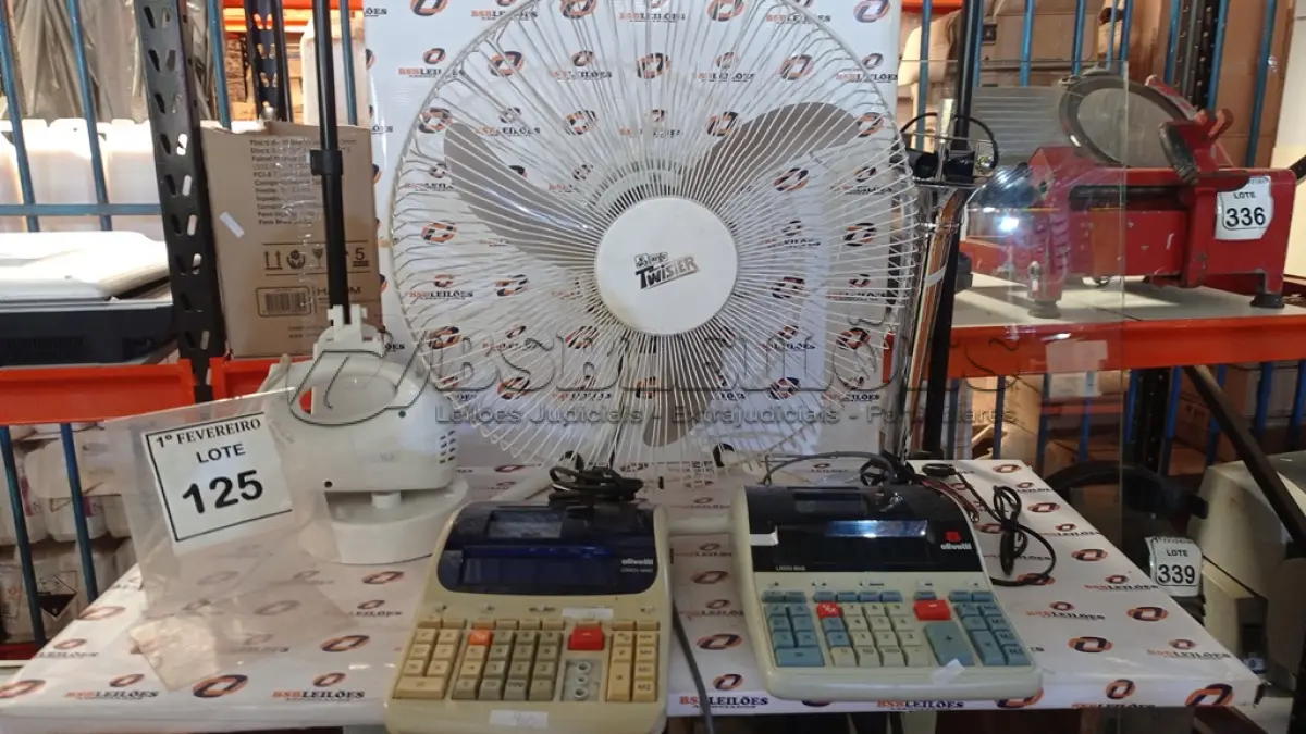 LOTE 125 - 01 VENTILADOR MARCA ARGE, 01 BATEDEIRA INCOMPLETA MARCA E 02 CALCULADORAS COMERCIAIS MARCA OLIVETTI. (NO ESTADO) ATENÇÃO! FAZER A VISITAÇÃO ANTES DE ARREMATAR, NÃO SABEMOS SE FUNCIONA, LEILÃO NÃO TEM GARANTIA E NEM DEVOLUÇÃO, SUJEITO A POSSÍVEIS AVARIAS VISÍVEIS/OCULTAS E/OU AUSÊNCIA DE COMPONENTES.