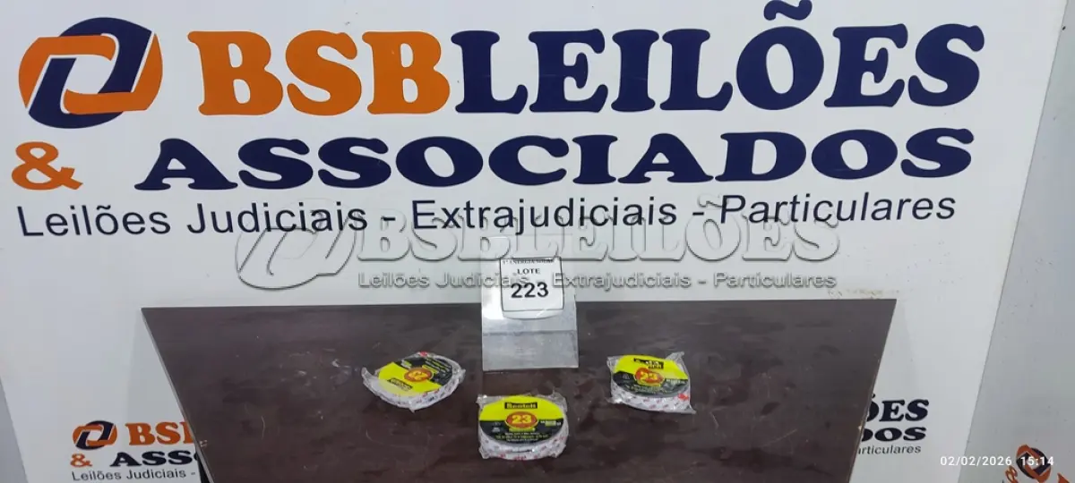 LOTE 223 - 03 ROLOS DE FITA DE ALTA FUSÃO MARCA 3M. (NO ESTADO) ATENÇÃO! FAZER A VISITAÇÃO ANTES DE ARREMATAR, NÃO SABEMOS SE FUNCIONA, LEILÃO NÃO TEM GARANTIA E NEM DEVOLUÇÃO, SUJEITO A POSSÍVEIS AVARIAS VISÍVEIS/OCULTAS E/OU AUSÊNCIA DE COMPONENTES.
