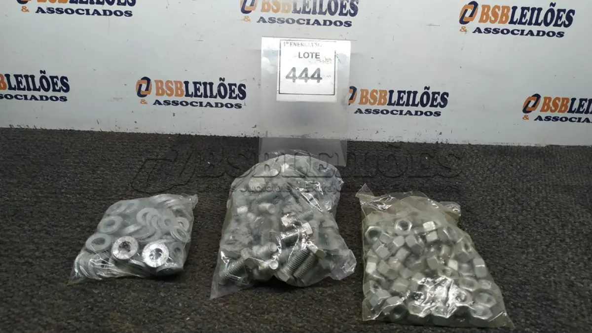 LOTE 444 - 01 CAIXA COM KIT FIXADOR ½. (NO ESTADO) ATENÇÃO! FAZER A VISITAÇÃO ANTES DE ARREMATAR, NÃO SABEMOS SE FUNCIONA, LEILÃO NÃO TEM GARANTIA E NEM DEVOLUÇÃO, SUJEITO A POSSÍVEIS AVARIAS VISÍVEIS/OCULTAS E/OU 
