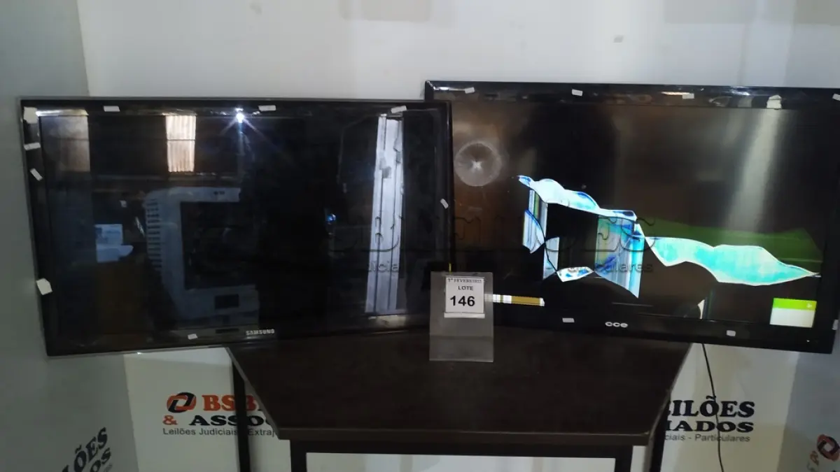 LOTE 146 - 02 TVS 40” MARCA SAMSUNG E 01 TV 42” MARCA CCE. (NO ESTADO) ATENÇÃO! FAZER A VISITAÇÃO ANTES DE ARREMATAR, NÃO SABEMOS SE FUNCIONA, LEILÃO NÃO TEM GARANTIA E NEM DEVOLUÇÃO, SUJEITO A POSSÍVEIS AVARIAS VISÍVEIS/OCULTAS E/OU AUSÊNCIA DE COMPONENTES.