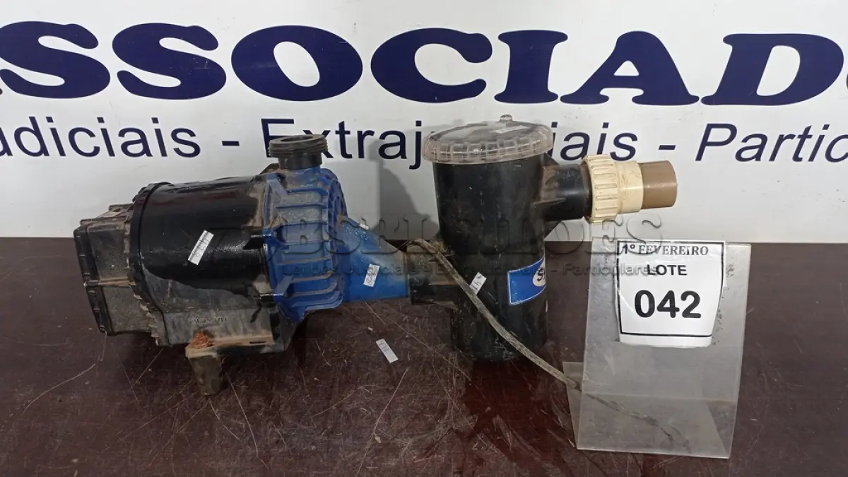 LOTE 042 - 01 BOMBA COM PRÉ-FILTRO PARA PISCINA 1CV 220V MARCA SYLLENT. (NO ESTADO) ATENÇÃO! FAZER A VISITAÇÃO ANTES DE ARREMATAR, NÃO SABEMOS SE FUNCIONA, LEILÃO NÃO TEM GARANTIA E NEM DEVOLUÇÃO, SUJEITO A POSSÍVEIS AVARIAS VISÍVEIS/OCULTAS E/OU AUSÊNCIA DE COMPONENTES.