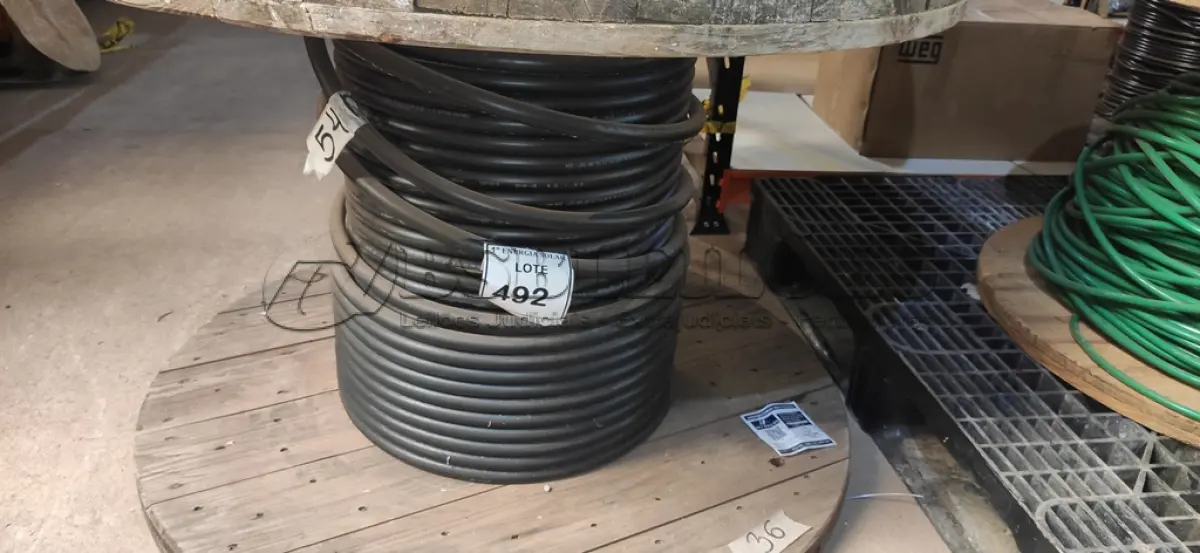 LOTE 492 - 54M DE CABO EM ALUMÍNIO ISOLADO PRETO 150MM. (NO ESTADO) ATENÇÃO! FAZER A VISITAÇÃO ANTES DE ARREMATAR, NÃO SABEMOS SE FUNCIONA, LEILÃO NÃO TEM GARANTIA E NEM DEVOLUÇÃO, SUJEITO A POSSÍVEIS AVARIAS VISÍVEIS/OCULTAS
