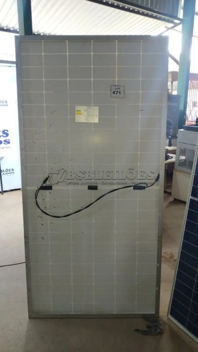 LOTE 471 - 01 MÓDULO SOLAR 355 WATTS. (NO ESTADO) ATENÇÃO! FAZER A VISITAÇÃO ANTES DE ARREMATAR, NÃO SABEMOS SE FUNCIONA, LEILÃO NÃO TEM GARANTIA E NEM DEVOLUÇÃO, SUJEITO A POSSÍVEIS AVARIAS VISÍVEIS/OCULTAS