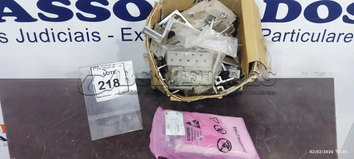 LOTE 218 - 01 CAIXA COM GANCHO PARA SUPORTE PARA PAINEL SOLAR TELHA DE CERÂMICA. (NO ESTADO) ATENÇÃO! FAZER A VISITAÇÃO ANTES DE ARREMATAR, NÃO SABEMOS SE FUNCIONA, LEILÃO NÃO TEM GARANTIA E NEM DEVOLUÇÃO, SUJEITO A POSSÍVEIS AVARIAS VISÍVEIS/OCULTAS E/OU AUSÊNCIA DE COMPONENTES.