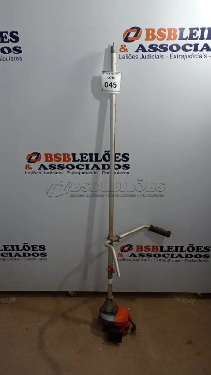 LOTE 045 - 01 ROÇADEIRA A GASOLINA INCOMPLETA. (NO ESTADO) ATENÇÃO! FAZER A VISITAÇÃO ANTES DE ARREMATAR, NÃO SABEMOS SE FUNCIONA, LEILÃO NÃO TEM GARANTIA E NEM DEVOLUÇÃO, SUJEITO A POSSÍVEIS AVARIAS VISÍVEIS/OCULTAS E/OU AUSÊNCIA DE COMPONENTES.
