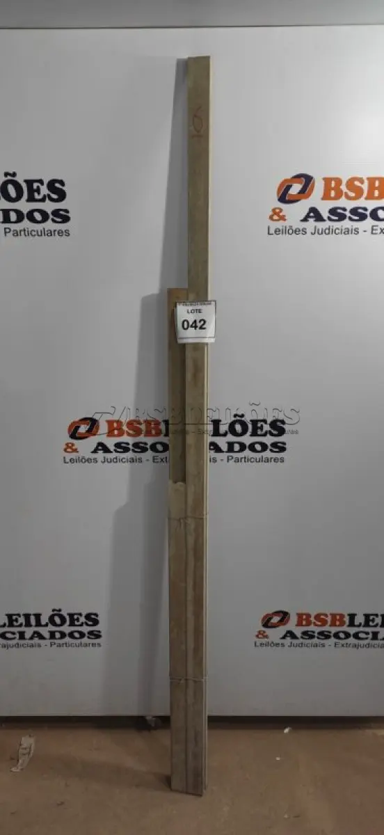LOTE 042 - 04 RÉGUAS DE ALUMÍNIO TAMANHOS DIVERSOS. (NO ESTADO) ATENÇÃO! FAZER A VISITAÇÃO ANTES DE ARREMATAR, NÃO SABEMOS SE FUNCIONA, LEILÃO NÃO TEM GARANTIA E NEM DEVOLUÇÃO, SUJEITO A POSSÍVEIS AVARIAS VISÍVEIS/OCULTAS E/OU AUSÊNCIA DE COMPONENTES.