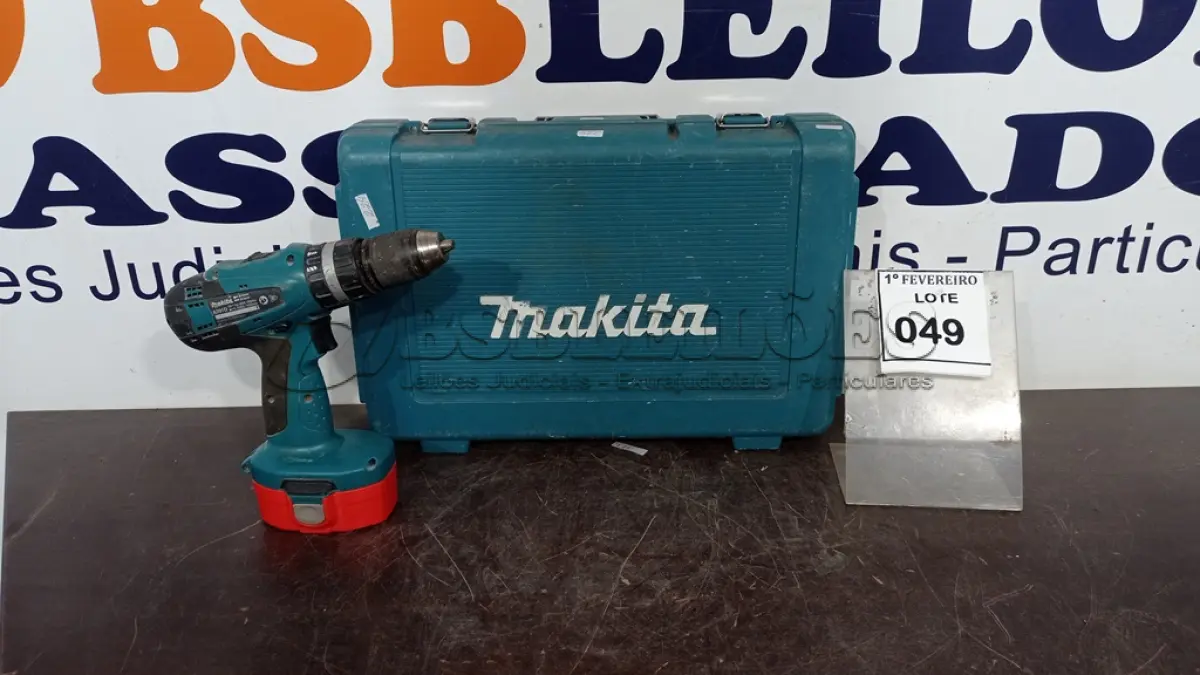 LOTE 049 - 01 PARAFUSADEIRA COM 01 BATERIA E MALETA 18V MARCA MAKITA. (NO ESTADO) ATENÇÃO! FAZER A VISITAÇÃO ANTES DE ARREMATAR, NÃO SABEMOS SE FUNCIONA, LEILÃO NÃO TEM GARANTIA E NEM DEVOLUÇÃO, SUJEITO A POSSÍVEIS AVARIAS VISÍVEIS/OCULTAS E/OU AUSÊNCIA DE COMPONENTES.