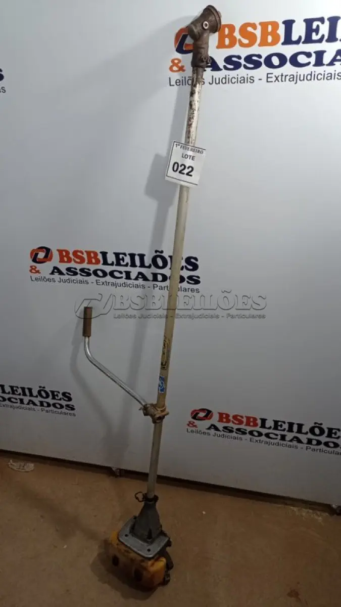 LOTE 022 - 01 ROÇADEIRA A GASOLINA INCOMPLETA. (NO ESTADO) ATENÇÃO! FAZER A VISITAÇÃO ANTES DE ARREMATAR, NÃO SABEMOS SE FUNCIONA, LEILÃO NÃO TEM GARANTIA E NEM DEVOLUÇÃO, SUJEITO A POSSÍVEIS AVARIAS VISÍVEIS/OCULTAS E/OU AUSÊNCIA DE COMPONENTES.