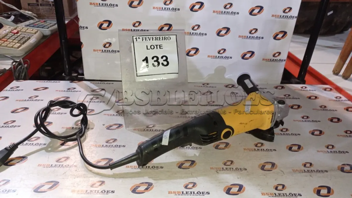 LOTE 133 - 01 ESMERILHADEIRA 127V MARCA TITANIUM. (NO ESTADO) ATENÇÃO! FAZER A VISITAÇÃO ANTES DE ARREMATAR, NÃO SABEMOS SE FUNCIONA, LEILÃO NÃO TEM GARANTIA E NEM DEVOLUÇÃO, SUJEITO A POSSÍVEIS AVARIAS VISÍVEIS/OCULTAS E/OU AUSÊNCIA DE COMPONENTES.