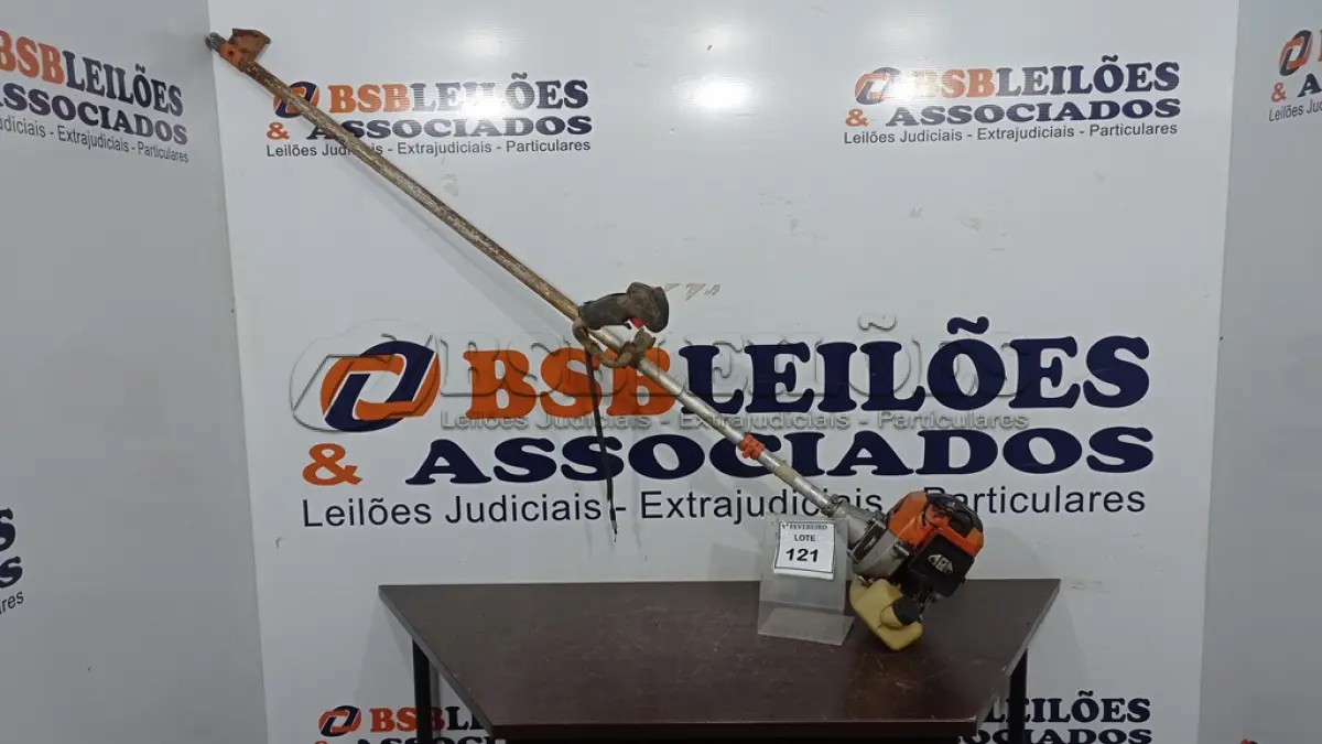 LOTE 121 - 01 ROÇADEIRA A GASOLINA INCOMPLETA. (NO ESTADO) ATENÇÃO! FAZER A VISITAÇÃO ANTES DE ARREMATAR, NÃO SABEMOS SE FUNCIONA, LEILÃO NÃO TEM GARANTIA E NEM DEVOLUÇÃO, SUJEITO A POSSÍVEIS AVARIAS VISÍVEIS/OCULTAS E/OU AUSÊNCIA DE COMPONENTES.