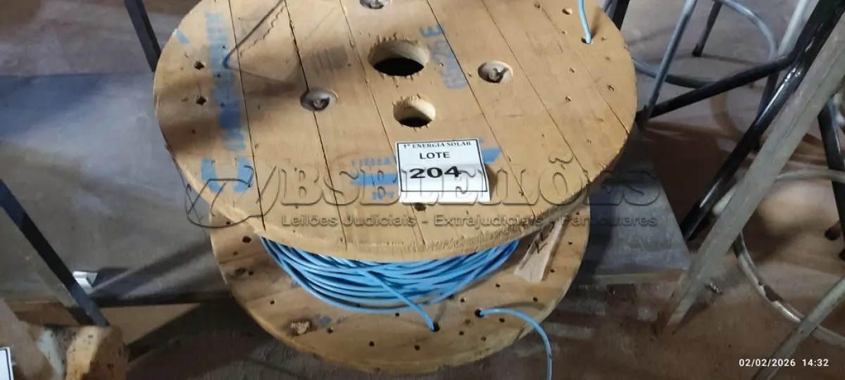 LOTE 204 - 01 CARRETEL COM FIO 255M DE FIO 6MM AZUL.  (NO ESTADO) ATENÇÃO! FAZER A VISITAÇÃO ANTES DE ARREMATAR, NÃO SABEMOS SE FUNCIONA, LEILÃO NÃO TEM GARANTIA E NEM DEVOLUÇÃO, SUJEITO A POSSÍVEIS AVARIAS VISÍVEIS/OCULTAS E/OU AUSÊNCIA DE COMPONENTES.