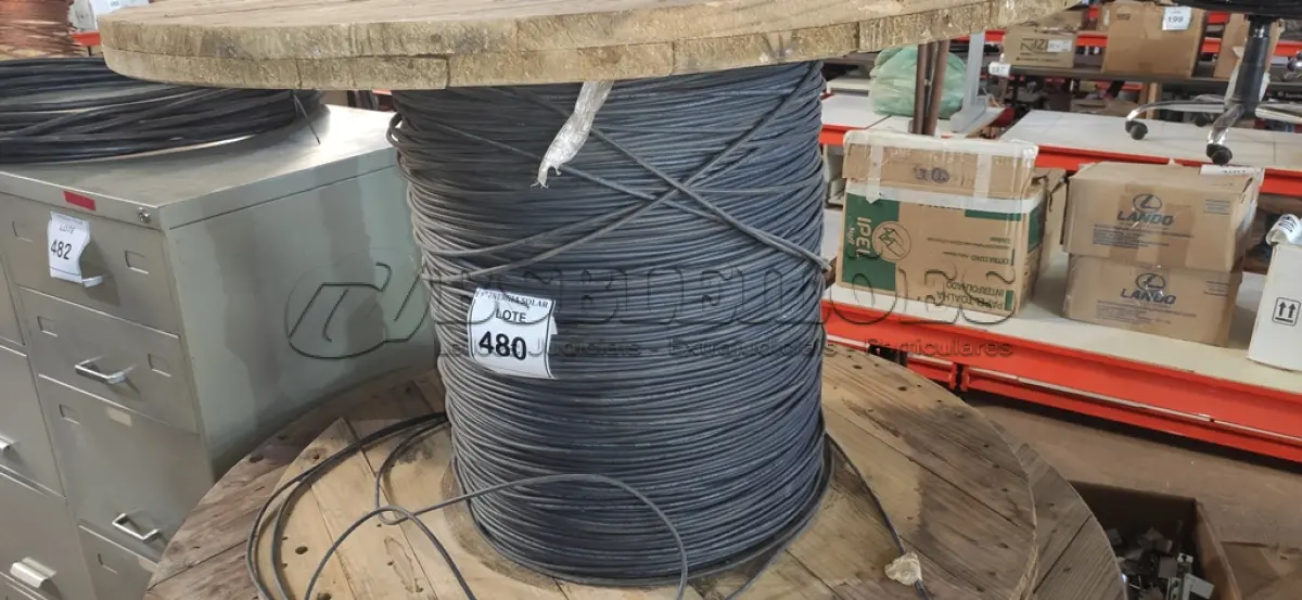 LOTE 480 - 01 CARRETEL COM FIO CABO FLEX 6 MM PRETO. (NO ESTADO) ATENÇÃO! FAZER A VISITAÇÃO ANTES DE ARREMATAR, NÃO SABEMOS SE FUNCIONA, LEILÃO NÃO TEM GARANTIA E NEM DEVOLUÇÃO, SUJEITO A POSSÍVEIS AVARIAS VISÍVEIS/OCULTAS