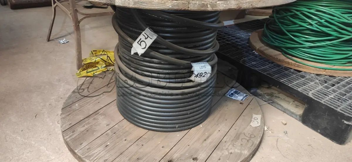 LOTE 492 - 54M DE CABO EM ALUMÍNIO ISOLADO PRETO 150MM. (NO ESTADO) ATENÇÃO! FAZER A VISITAÇÃO ANTES DE ARREMATAR, NÃO SABEMOS SE FUNCIONA, LEILÃO NÃO TEM GARANTIA E NEM DEVOLUÇÃO, SUJEITO A POSSÍVEIS AVARIAS VISÍVEIS/OCULTAS