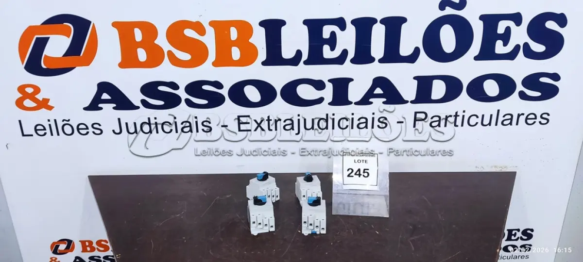 LOTE 245 - 04 INTERRUPTORES SECCIONADOR DC FINCCY TON. (NO ESTADO) ATENÇÃO! FAZER A VISITAÇÃO ANTES DE ARREMATAR, NÃO SABEMOS SE FUNCIONA, LEILÃO NÃO TEM GARANTIA E NEM DEVOLUÇÃO, SUJEITO A POSSÍVEIS AVARIAS VISÍVEIS/OCULTAS E/OU AUSÊNCIA DE COMPONENTES.