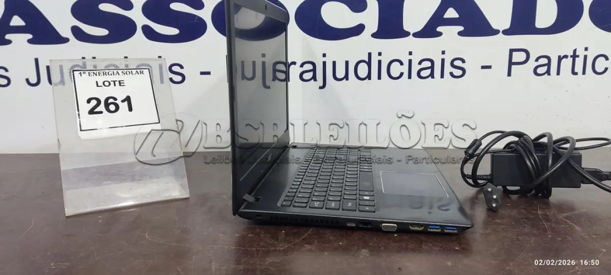 LOTE 261 - 01 NOTEBOOK ACER MODELO ASPIRE E5-575COREI5 7 GERAÇÕES 12GB DE MEMÓRIA, SSD 256GB COM FONTE.  (NO ESTADO) ATENÇÃO! FAZER A VISITAÇÃO ANTES DE ARREMATAR, NÃO SABEMOS SE FUNCIONA, LEILÃO NÃO TEM GARANTIA E NEM DEVOLUÇÃO, SUJEITO A POSSÍVEIS AVARIAS VISÍVEIS/OCULTAS E/OU AUSÊNCIA DE COMPONENTES.