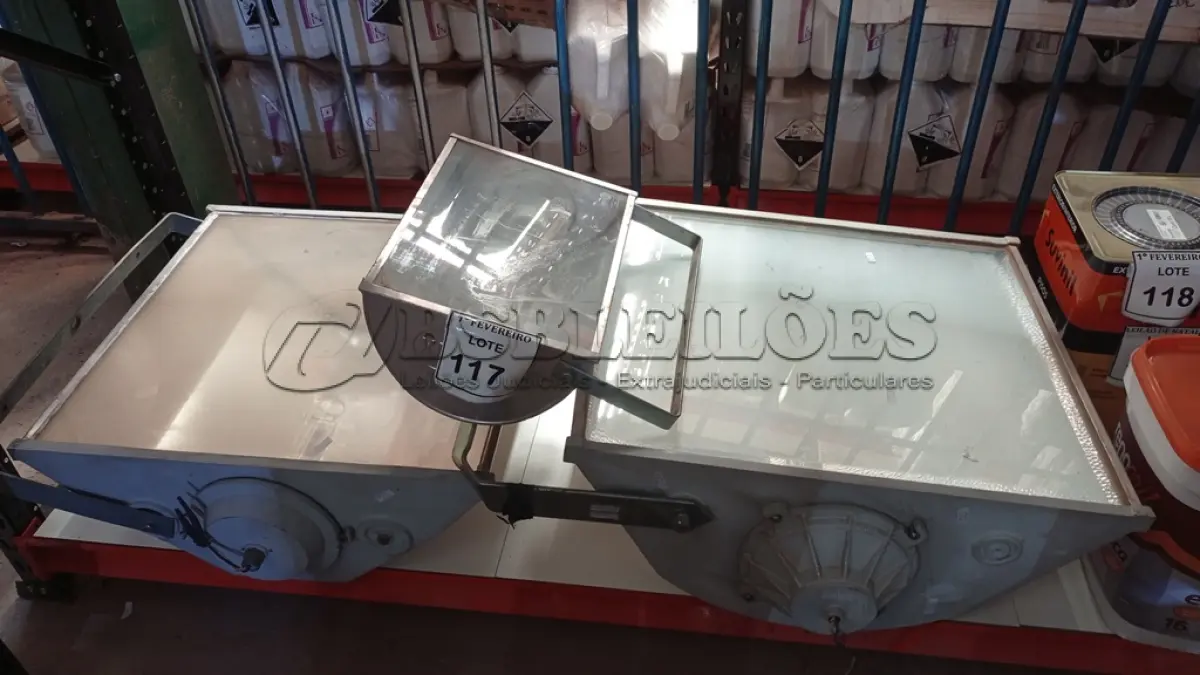 LOTE 117 - 03 REFLETORES DE TAMANHOS DIVERSOS. (NO ESTADO) ATENÇÃO! FAZER A VISITAÇÃO ANTES DE ARREMATAR, NÃO SABEMOS SE FUNCIONA, LEILÃO NÃO TEM GARANTIA E NEM DEVOLUÇÃO, SUJEITO A POSSÍVEIS AVARIAS VISÍVEIS/OCULTAS E/OU AUSÊNCIA DE COMPONENTES.