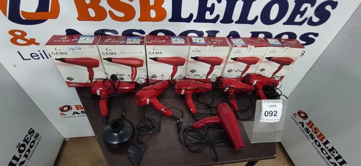 LOTE 092 - 06 SECADORES DE CABELO MARCA GA.MA E 01 ESCOVA DE CABELO MARCA MALLORY 220V. (NO ESTADO) ATENÇÃO! FAZER A VISITAÇÃO ANTES DE ARREMATAR, NÃO SABEMOS SE FUNCIONA, LEILÃO NÃO TEM GARANTIA E NEM DEVOLUÇÃO, SUJEITO A POSSÍVEIS AVARIAS VISÍVEIS/OCULTAS E/OU AUSÊNCIA DE COMPONENTES.