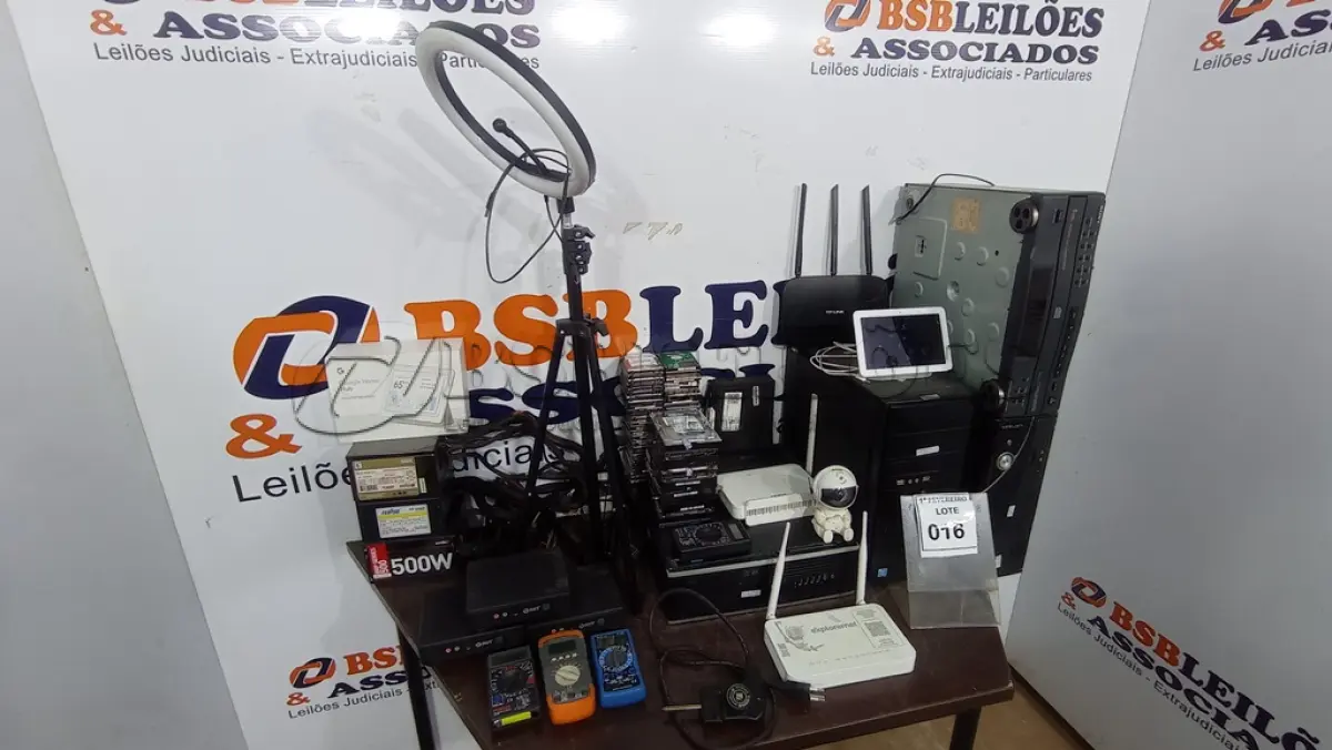 LOTE 016 - 01 LOTE COM HDS, FONTES, LUMINÁRIA RING LIGHT, 01 CPU E APARELHOS ELETRÔNICOS DIVERSOS. (NO ESTADO) ATENÇÃO! FAZER A VISITAÇÃO ANTES DE ARREMATAR, NÃO SABEMOS SE FUNCIONA, LEILÃO NÃO TEM GARANTIA E NEM DEVOLUÇÃO, SUJEITO A POSSÍVEIS AVARIAS VISÍVEIS/OCULTAS E/OU AUSÊNCIA DE COMPONENTES.