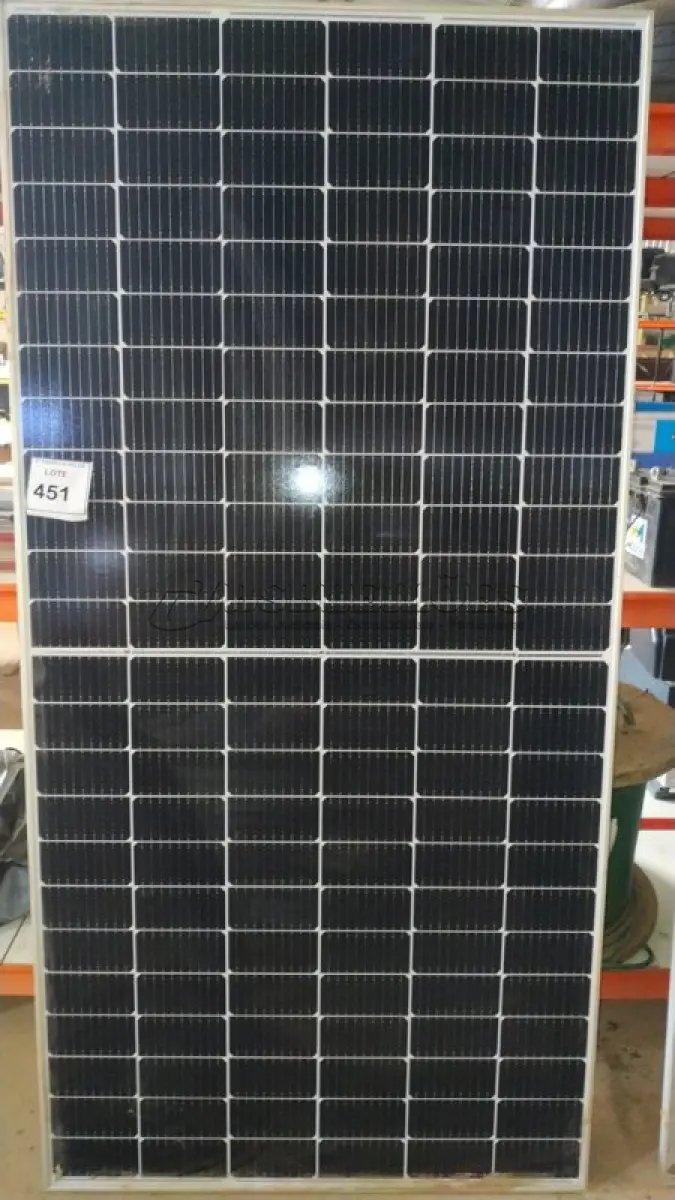 LOTE 451 - 01 MÓDULO SOLAR 445WATTS. (NO ESTADO) ATENÇÃO! FAZER A VISITAÇÃO ANTES DE ARREMATAR, NÃO SABEMOS SE FUNCIONA, LEILÃO NÃO TEM GARANTIA E NEM DEVOLUÇÃO, SUJEITO A POSSÍVEIS AVARIAS VISÍVEIS/OCULTAS E/OU 
