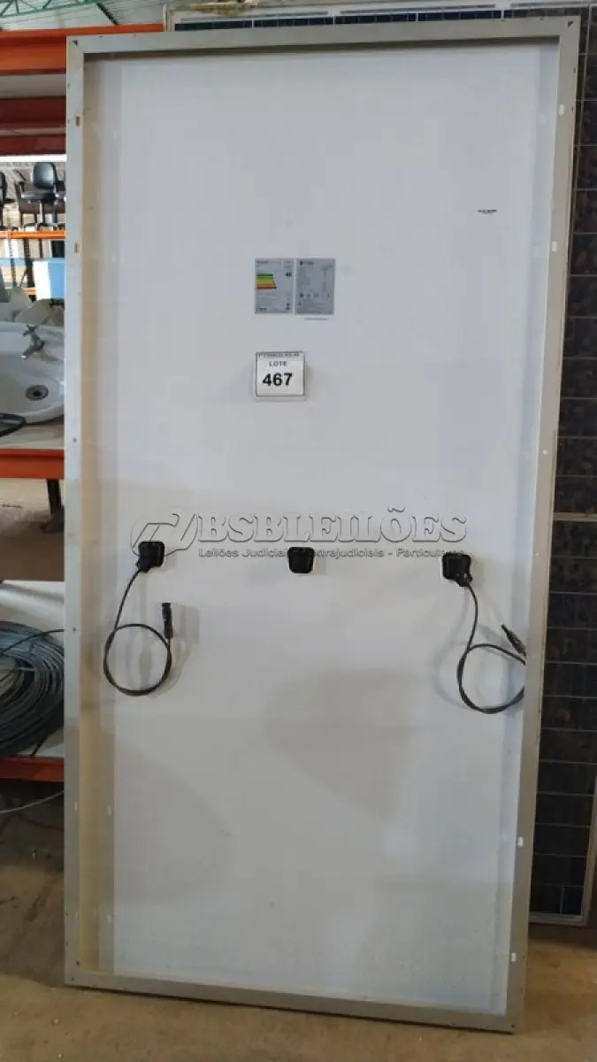 LOTE 467 - 01 MÓDULO SOLAR 340 WATTS. (NO ESTADO) ATENÇÃO! FAZER A VISITAÇÃO ANTES DE ARREMATAR, NÃO SABEMOS SE FUNCIONA, LEILÃO NÃO TEM GARANTIA E NEM DEVOLUÇÃO, SUJEITO A POSSÍVEIS AVARIAS VISÍVEIS/OCULTAS