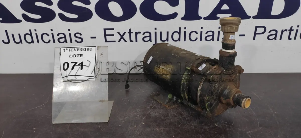 LOTE 071 - 01 BOMBA PARA HIDROMASSAGEM. (NO ESTADO) ATENÇÃO! FAZER A VISITAÇÃO ANTES DE ARREMATAR, NÃO SABEMOS SE FUNCIONA, LEILÃO NÃO TEM GARANTIA E NEM DEVOLUÇÃO, SUJEITO A POSSÍVEIS AVARIAS VISÍVEIS/OCULTAS E/OU AUSÊNCIA DE COMPONENTES.