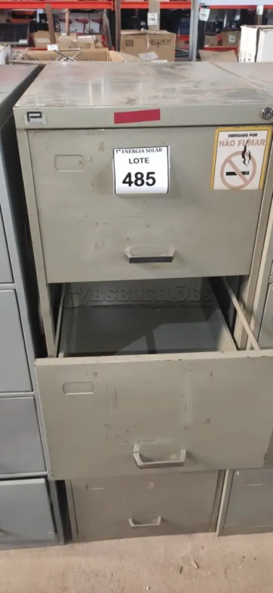 LOTE 485 - 01 ARQUIVO DE AÇO COM 04 GAVETAS. (NO ESTADO) ATENÇÃO! FAZER A VISITAÇÃO ANTES DE ARREMATAR, NÃO SABEMOS SE FUNCIONA, LEILÃO NÃO TEM GARANTIA E NEM DEVOLUÇÃO, SUJEITO A POSSÍVEIS AVARIAS VISÍVEIS/OCULTAS