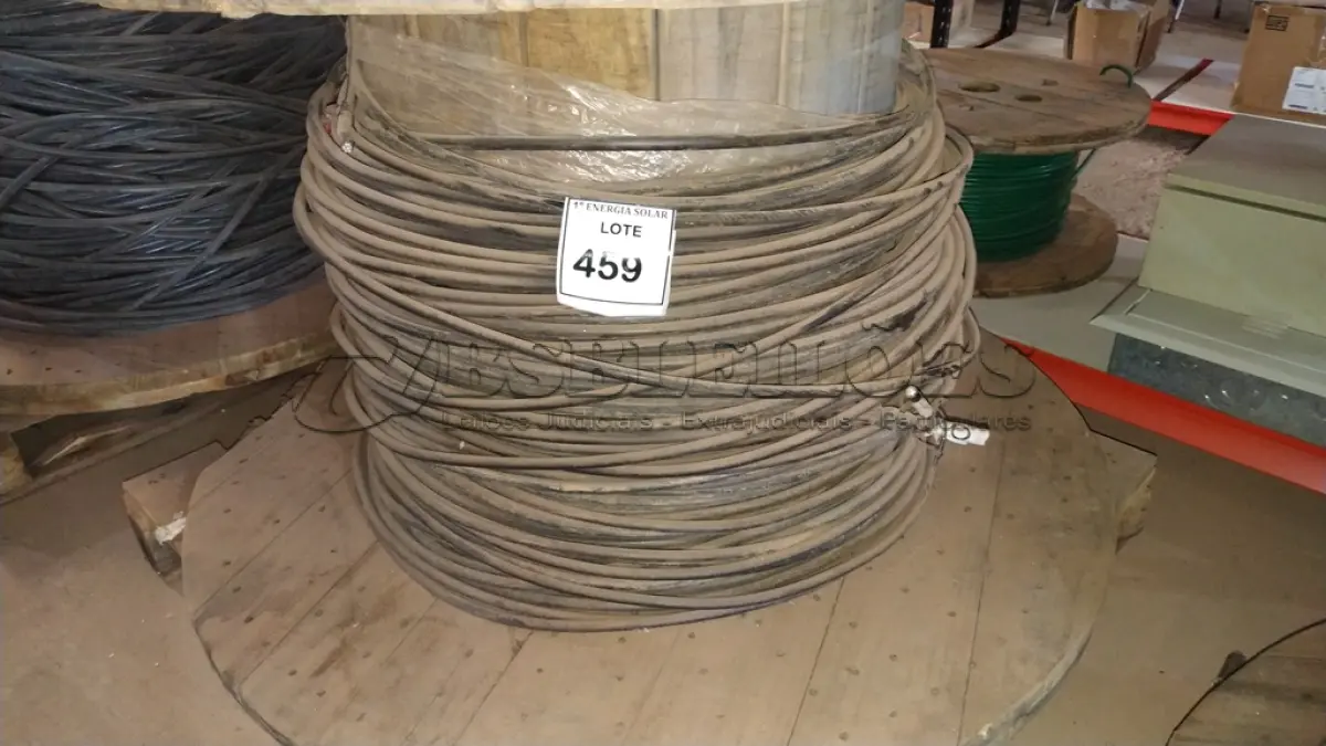 LOTE 459 - 01 CARRETEL COM FIO EM ALUMÍNIO ISOLADO COM 43M. (NO ESTADO) ATENÇÃO! FAZER A VISITAÇÃO ANTES DE ARREMATAR, NÃO SABEMOS SE FUNCIONA, LEILÃO NÃO TEM GARANTIA E NEM DEVOLUÇÃO, SUJEITO A POSSÍVEIS AVARIAS VISÍVEIS/OCULTAS E/OU 