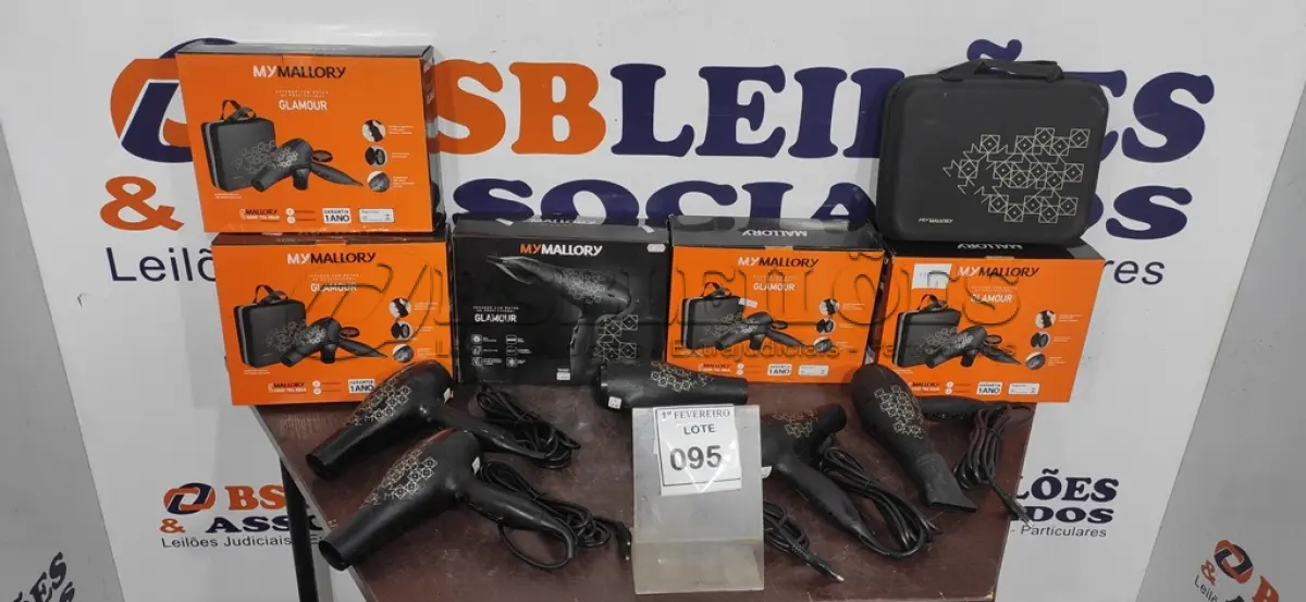 LOTE 095 - 05 SECADORES DE CABELO COM MALETA SENDO 04 127V E 01 DE 220V MARCA MALLORY. (NO ESTADO) ATENÇÃO! FAZER A VISITAÇÃO ANTES DE ARREMATAR, NÃO SABEMOS SE FUNCIONA, LEILÃO NÃO TEM GARANTIA E NEM DEVOLUÇÃO, SUJEITO A POSSÍVEIS AVARIAS VISÍVEIS/OCULTAS E/OU AUSÊNCIA DE COMPONENTES.