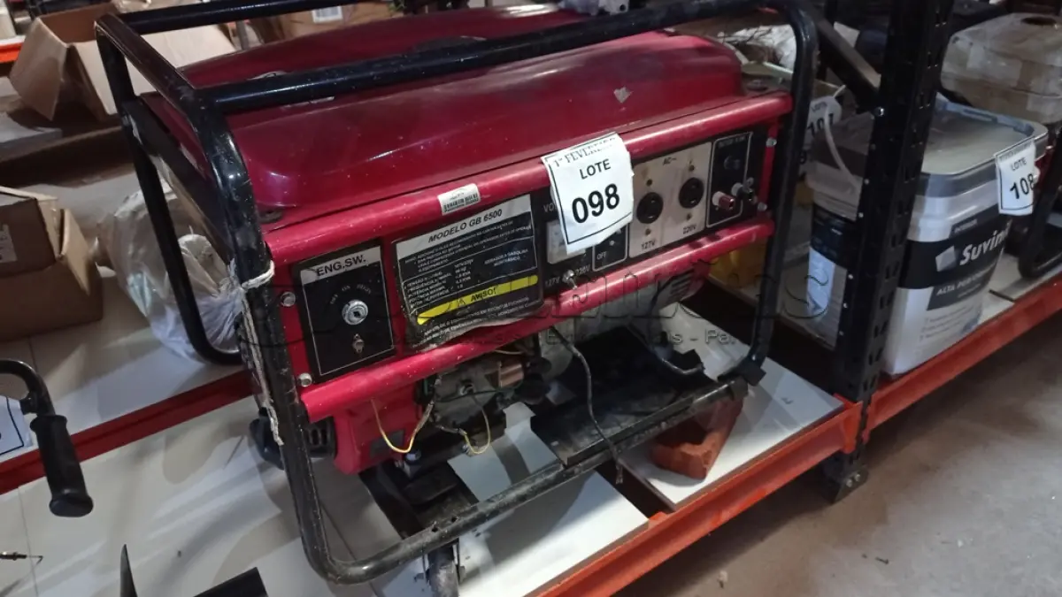 LOTE 098 - 01 GERADOR MODELO GB 6500 POTÊNCIA 6.0 KVA A GASOLINA. (NO ESTADO) ATENÇÃO! FAZER A VISITAÇÃO ANTES DE ARREMATAR, NÃO SABEMOS SE FUNCIONA, LEILÃO NÃO TEM GARANTIA E NEM DEVOLUÇÃO, SUJEITO A POSSÍVEIS AVARIAS VISÍVEIS/OCULTAS E/OU AUSÊNCIA DE COMPONENTES.