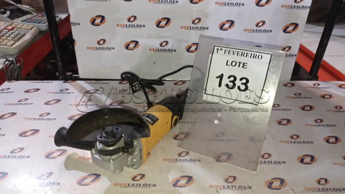 LOTE 133 - 01 ESMERILHADEIRA 127V MARCA TITANIUM. (NO ESTADO) ATENÇÃO! FAZER A VISITAÇÃO ANTES DE ARREMATAR, NÃO SABEMOS SE FUNCIONA, LEILÃO NÃO TEM GARANTIA E NEM DEVOLUÇÃO, SUJEITO A POSSÍVEIS AVARIAS VISÍVEIS/OCULTAS E/OU AUSÊNCIA DE COMPONENTES.