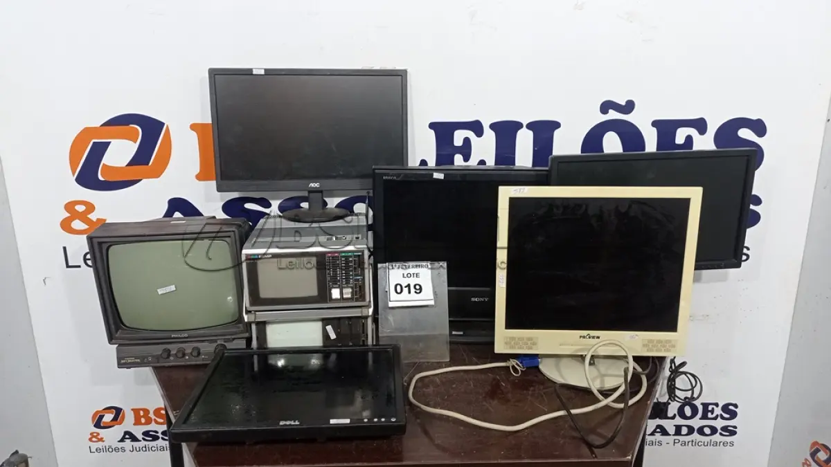 LOTE 019 - 01 TV LCD 20’’ MARCA SONY, 04 MONITORES DE MARCAS E MODELOS DIVERSOS, 01 TV RETRÔ PORTÁTIL MODELO DELUXE 12 MARCA PHILCO E 02 RÁDIOS/TV PORTÁTEIS. (NO ESTADO) ATENÇÃO! FAZER A VISITAÇÃO ANTES DE ARREMATAR, NÃO SABEMOS SE FUNCIONA, LEILÃO NÃO TEM GARANTIA E NEM DEVOLUÇÃO, SUJEITO A POSSÍVEIS AVARIAS VISÍVEIS/OCULTAS E/OU AUSÊNCIA DE COMPONENTES.