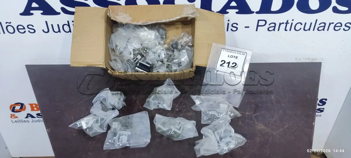 LOTE 212 - 01 CAIXA COM TERMINAL FINAL MODELO ANTIGO. (NO ESTADO) ATENÇÃO! FAZER A VISITAÇÃO ANTES DE ARREMATAR, NÃO SABEMOS SE FUNCIONA, LEILÃO NÃO TEM GARANTIA E NEM DEVOLUÇÃO, SUJEITO A POSSÍVEIS AVARIAS VISÍVEIS/OCULTAS E/OU AUSÊNCIA DE COMPONENTES.