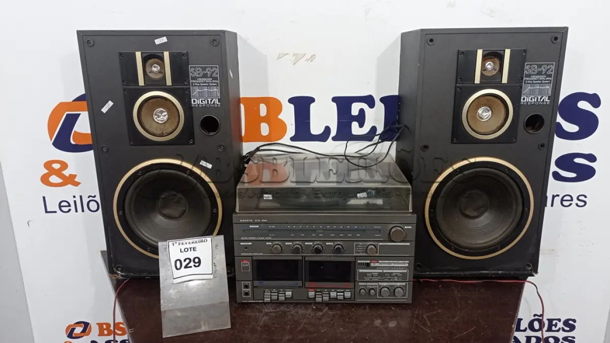LOTE 029 - 01 APARELHO DE SOM ESTÉREO INTEGRADO 3X1 MODELO ATR 200 MARCA SANYO E 02 CAIXAS DE SOM SB-92. (NO ESTADO) ATENÇÃO! FAZER A VISITAÇÃO ANTES DE ARREMATAR, NÃO SABEMOS SE FUNCIONA, LEILÃO NÃO TEM GARANTIA E NEM DEVOLUÇÃO, SUJEITO A POSSÍVEIS AVARIAS VISÍVEIS/OCULTAS E/OU AUSÊNCIA DE COMPONENTES.