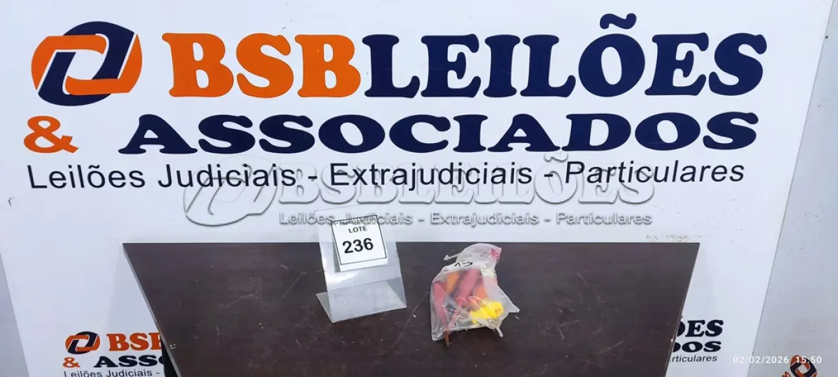 LOTE 236 - 10 CHAVES PHILIPS TAMANHOS DIVERSOS. (NO ESTADO) ATENÇÃO! FAZER A VISITAÇÃO ANTES DE ARREMATAR, NÃO SABEMOS SE FUNCIONA, LEILÃO NÃO TEM GARANTIA E NEM DEVOLUÇÃO, SUJEITO A POSSÍVEIS AVARIAS VISÍVEIS/OCULTAS E/OU AUSÊNCIA DE COMPONENTES.