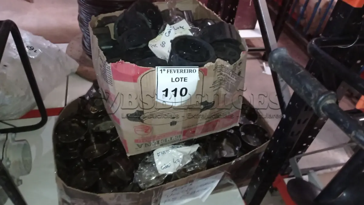 LOTE 110 - 01 LOTE COM GRANDES QUANTIDADES DE CAIXAS DE LUZ REDONDAS EM METAL E PVC. (NO ESTADO) ATENÇÃO! FAZER A VISITAÇÃO ANTES DE ARREMATAR, NÃO SABEMOS SE FUNCIONA, LEILÃO NÃO TEM GARANTIA E NEM DEVOLUÇÃO, SUJEITO A POSSÍVEIS AVARIAS VISÍVEIS/OCULTAS E/OU AUSÊNCIA DE COMPONENTES.